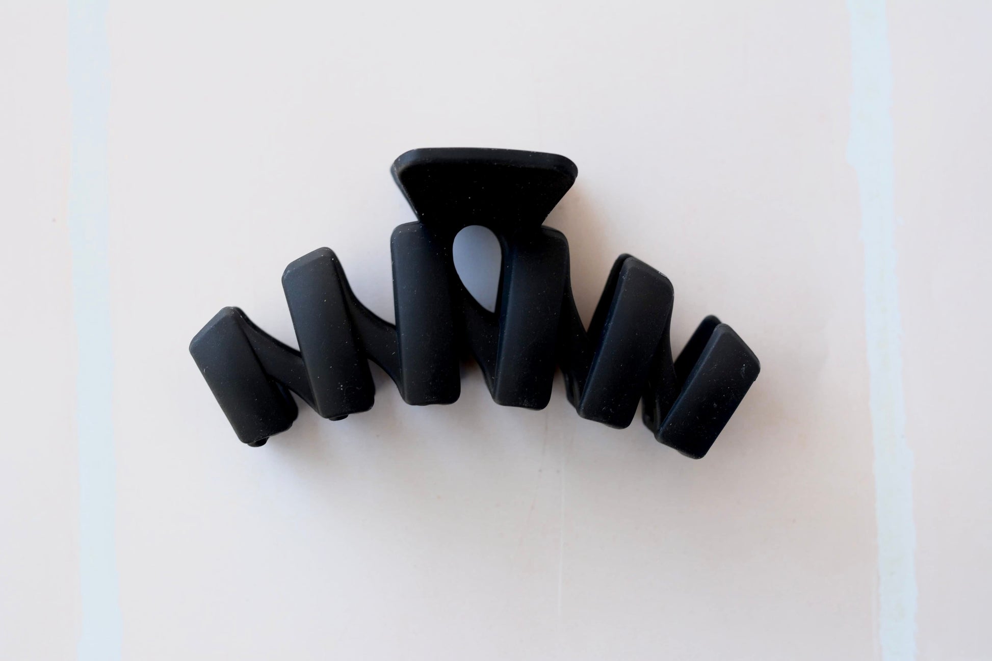 Andy Claw Clip - Matte Black - Premium Hair Claw from The Aesthetic Gift Co - Just $7.5! Shop now at The Aesthetic Gift Co